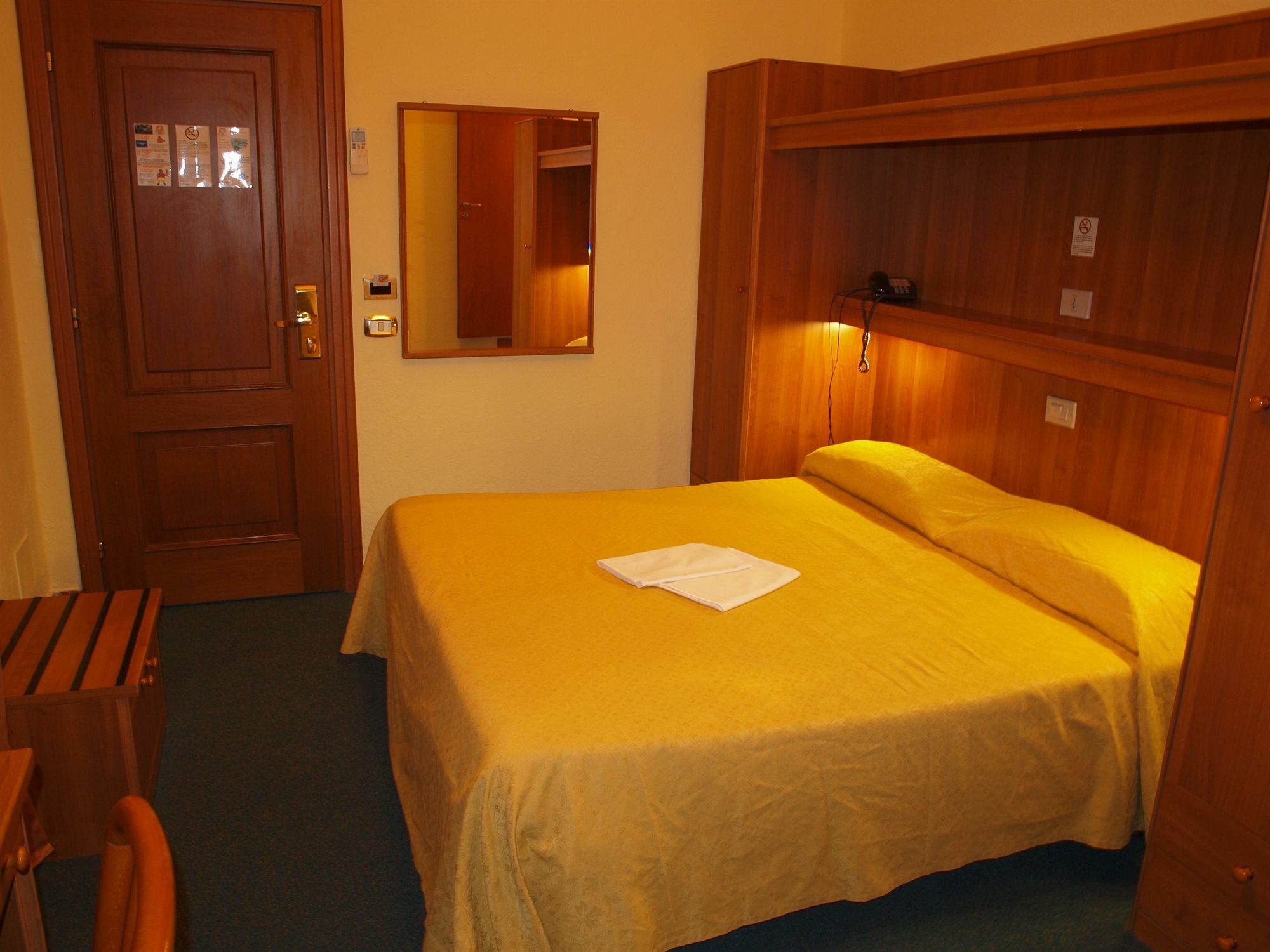 Hotel Trastevere Рим Екстериор снимка
